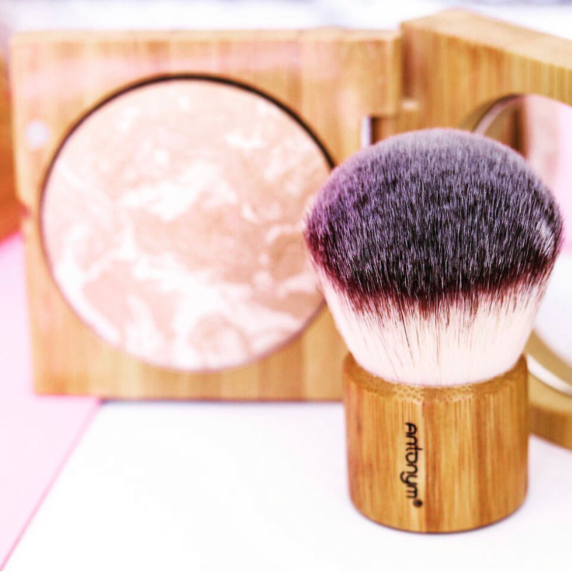 Antonym Kabuki Brush with Pouch 平頭刷(短柄連拉鍊袋)